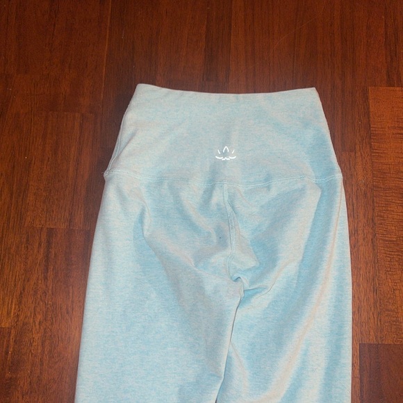Beyond Yoga ladies Spacedye leggings. Size small. Heathered Aqua color. - Picture 6 of 8